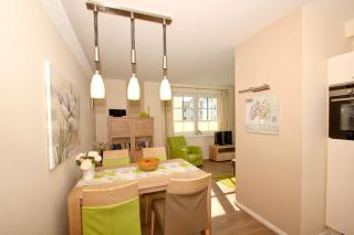 zentrumsnahe Ferienwohnung mit Balkon, gratis Nutzung vom AHOI Erlebnisbad und Sauna in Sellin, eigene Sauna - Villa Antje Whg 10 - Göhren - 3