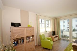 zentrumsnahe Ferienwohnung mit Balkon, gratis Nutzung vom AHOI Erlebnisbad und Sauna in Sellin, eigene Sauna - Villa Antje Whg 10 - Göhren - 4