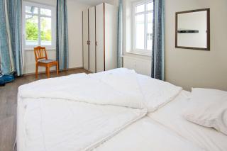 strandnah, mit Balkon und AHOI Erlebnisbad in Sellin gratis - Villa Strandmuschel FeWo 08 - Göhren - 1