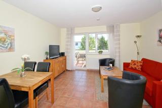 zentral aber ruhig, Balkon, gratis Nutzung vom AHOI Erlebnisbad und Sauna in Sellin - Villa Elisenhof FeWo 2 - Göhren - 5