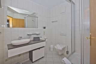 Ferienwohnung mit Balkon, gratis Nutzung vom AHOI Erlebnisbad und Sauna in Sellin - Haus Strandeck FeWo 07 - Göhren - 1