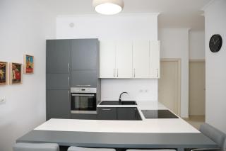 Square View Apartment - 2