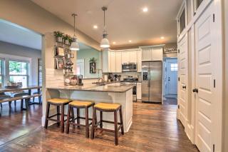 Renovated Craftsman House with Patio and Fire Pit! - 1