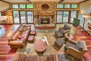 Luxe Poconos Pines Home with Beach and Amenities! - Pocono Pines - 8