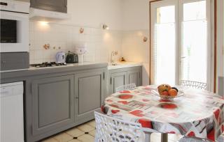 2 Bedroom Cozy Home In Saint Trinit - Sault - 5