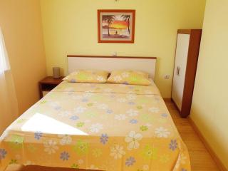 Apartment Njivice 5295b - 1
