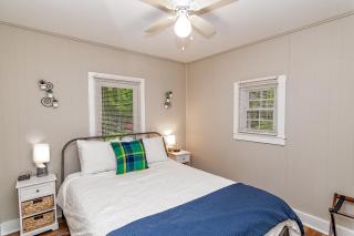 Camelback cottage - on ONE ACRE & near local attractions - Tannersville - 4