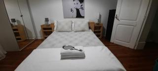 Sunny Terrace Apt, Close to Downtown! 2 Bedroom Flat - Lisbon - 1