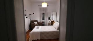 Sunny Terrace Apt, Close to Downtown! 2 Bedroom Flat - Lisbon - 3
