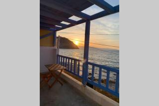 ROMANTIC HOUSE 6 STEPS FROM THE SEA - Mochlos - 4