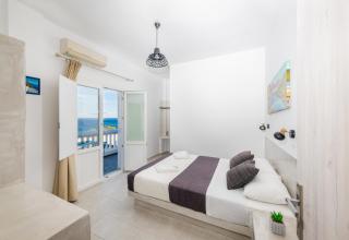 Aislin House - Kamari - 8