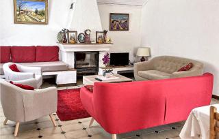 2 Bedroom Cozy Home In Saint Trinit - 9