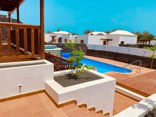 Villa 64, Vista Lobos, private heated pool x jacuzzi, Playa Blanca - 3