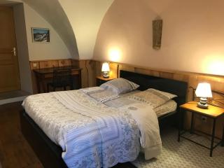 Le Rocher des Ducs, Appartement & Chambres, abris voitures et motos - Le Glaizil - 2