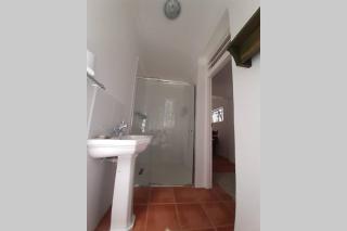 Snug Cottage - 1