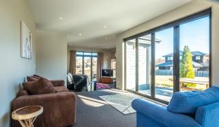 13 St James Avenue - 5