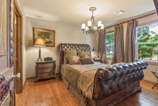 The Funky Monkey Inn - 7