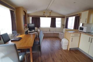 Lyntons 3 bedroom caravan pets stay free linen included - 7