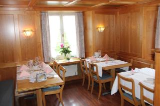 Hotel Restaurant Rössli - Schönenberg - 2