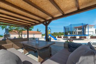 Crowonder Luxury Vir- 6 New Apartments for Families with Playground for Kids - 0
