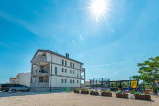 Crowonder Luxury Vir- 6 New Apartments for Families with Playground for Kids - Vir - 4