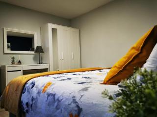 Elegant & Trendy Apt in a Peaceful Area - 4