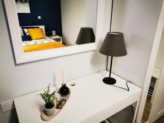 Elegant & Trendy Apt in a Peaceful Area - 3