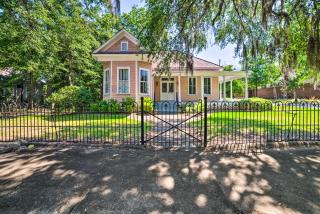 Authentic Colonial Home Near Downtown Selma! - Selma - 0