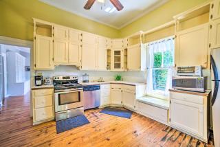 Authentic Colonial Home Near Downtown Selma! - Selma - 2