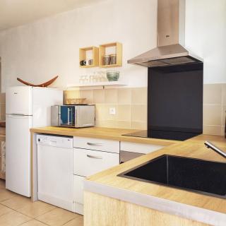 Appartement T2bis Sartène 60m2 avec jolie terrasse de 25m2 et vue panoramique mer et montagne sur le Golfe du Valinco - Quartier calme à 10mn à pied du centre ville - Idéal pour 4 personnes et possibilité de 6 couchages - Place de parking réservée - 2