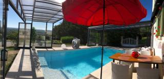 logement avec piscine couverte chauffée du 15 avril à octobre et spa privatifs, vue - 9