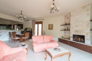 Heraklion Comfy House with Mountain View - Iraklio - 1