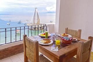 Emperador Vallarta Beachfront Hotel and Suites - 9