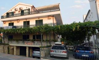 Apartments and rooms with parking space Vodice - 4164 - 4
