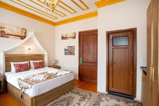 April Story Apart Hotel - 1