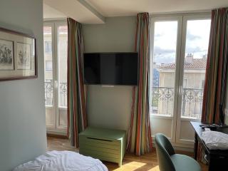 Appartement mignon calme douillet ascenseur clim étage élevé proche parking et toutes commodités au coeur du Toulon historique - 6