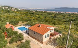 Lola - privacy, pool & view - Kaštela - 0
