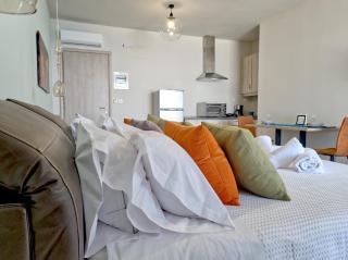 Epipleon Luxury Suites -105- Δωμάτιο 35τμ με βεράντα 35τμ μπροστά στη θάλασσα - 4