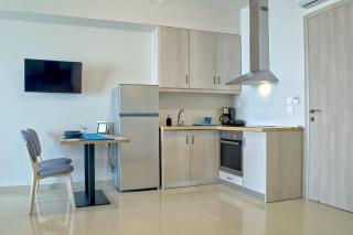 Epipleon Luxury Suites -101- Δωμάτιο 45τμ με βεράντα 30τμ μπροστά στη θάλασσα - Nafpaktos - 8