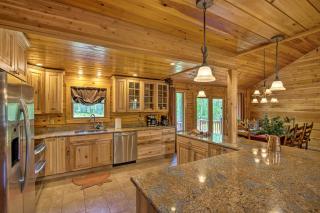 Furnished Deck, Hot Tub and Grill Poconos Cabin! - Albrightsville - 2
