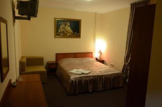 Burger Plus Inn - Lviv - 3