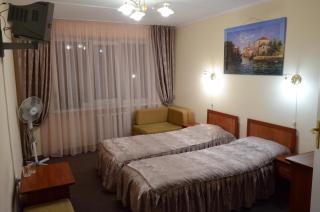 Burger Plus Inn - Lviv - 7