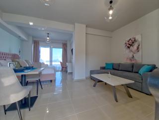 Epipleon Luxury Suites -106- Δωμάτιο 40τμ με βεράντα 45τμ μπροστά στην θάλασσα - Nafpaktos - 8