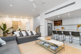 Foam - Byron Bay - 1
