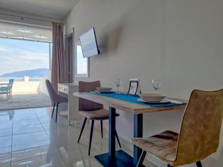 Epipleon Luxury Suites -102- Δωμάτιο 45τμ με βεράντα 35τμ μπροστά στη θάλασσα - Nafpaktos - 2