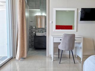 Epipleon Luxury Suites -102- Δωμάτιο 45τμ με βεράντα 35τμ μπροστά στη θάλασσα - Nafpaktos - 6
