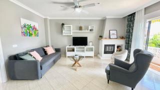 Chalet en primera Línea con 150m2 de Jardín Privado - 4