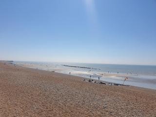 Central Hastings, Stylish-Luxe, Seaside Apartment. - 1