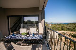 4 star Duplex apartment "Maginja", with heated POOL & seaview - Ždrelac - 8