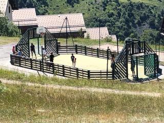 Pied de pistes, résidence 3 étoiles tout confort dont terrasse et piscine - 1